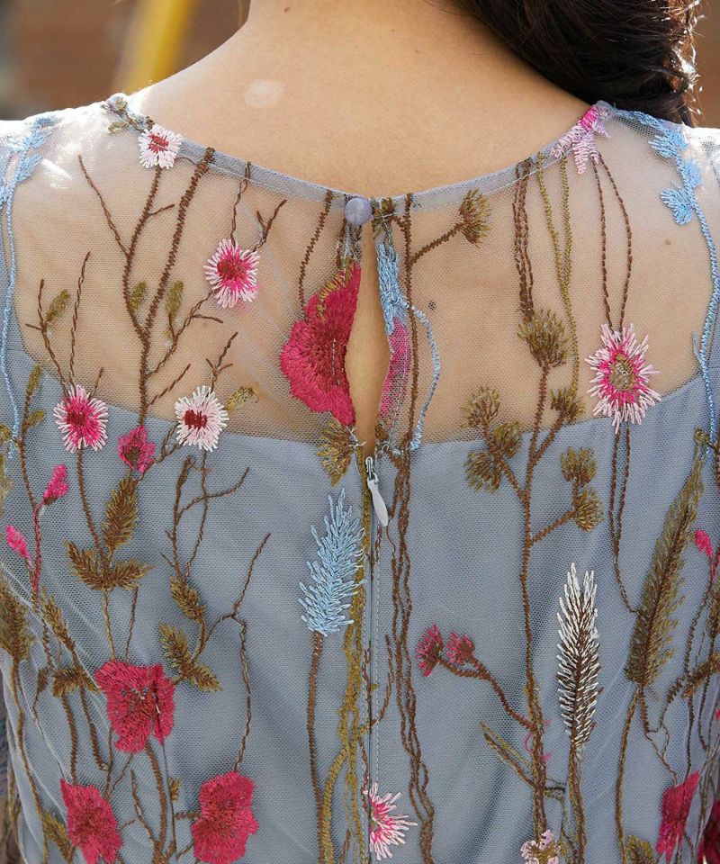 ヴィンテージ風フラワーカラー刺繍レースフィット＆フレアードレス　結婚式 ヴィンテージ風フラワーカラー刺繍レースフィット＆フレアードレス