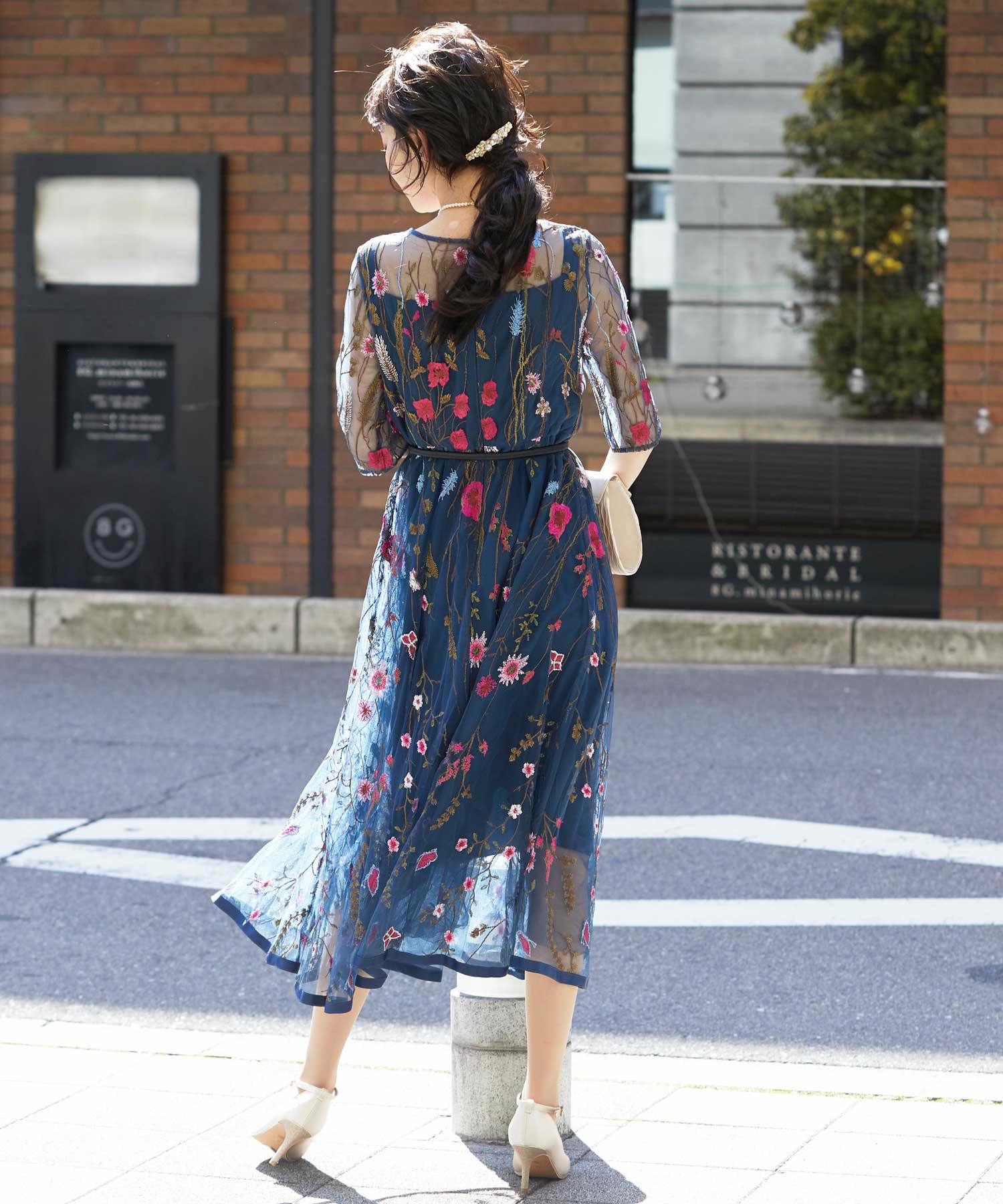 ヴィンテージ風フラワーカラー刺繍レースフィット＆フレアードレス 