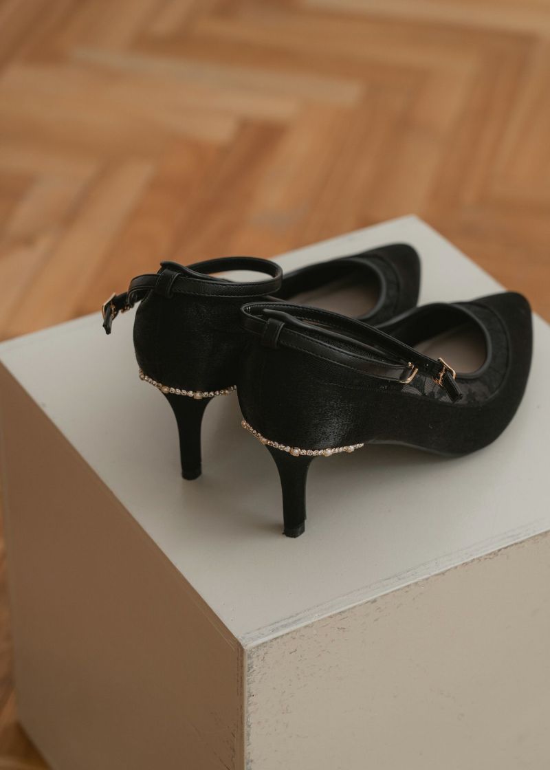 ストラップ付きシアーレース切り替えサテンパンプスのドレス|Dorry