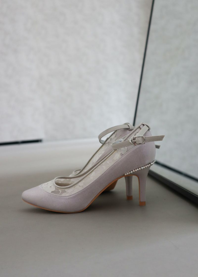 Dorry Doll ストラップ付シアーレース切り替えサテンパンプス ベージュ ストラップ付きシアーレース切り替えサテンパンプスのドレス