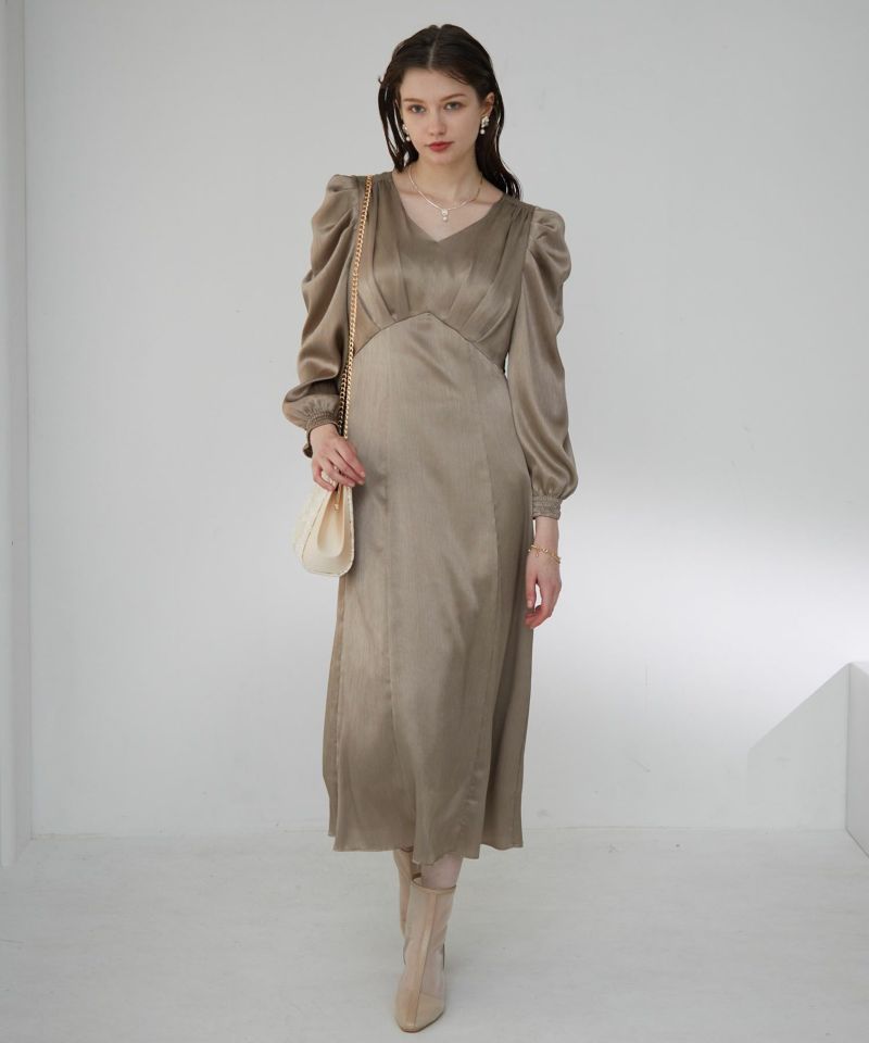 Vネックタックデザインドレスのドレス|Dorry Doll