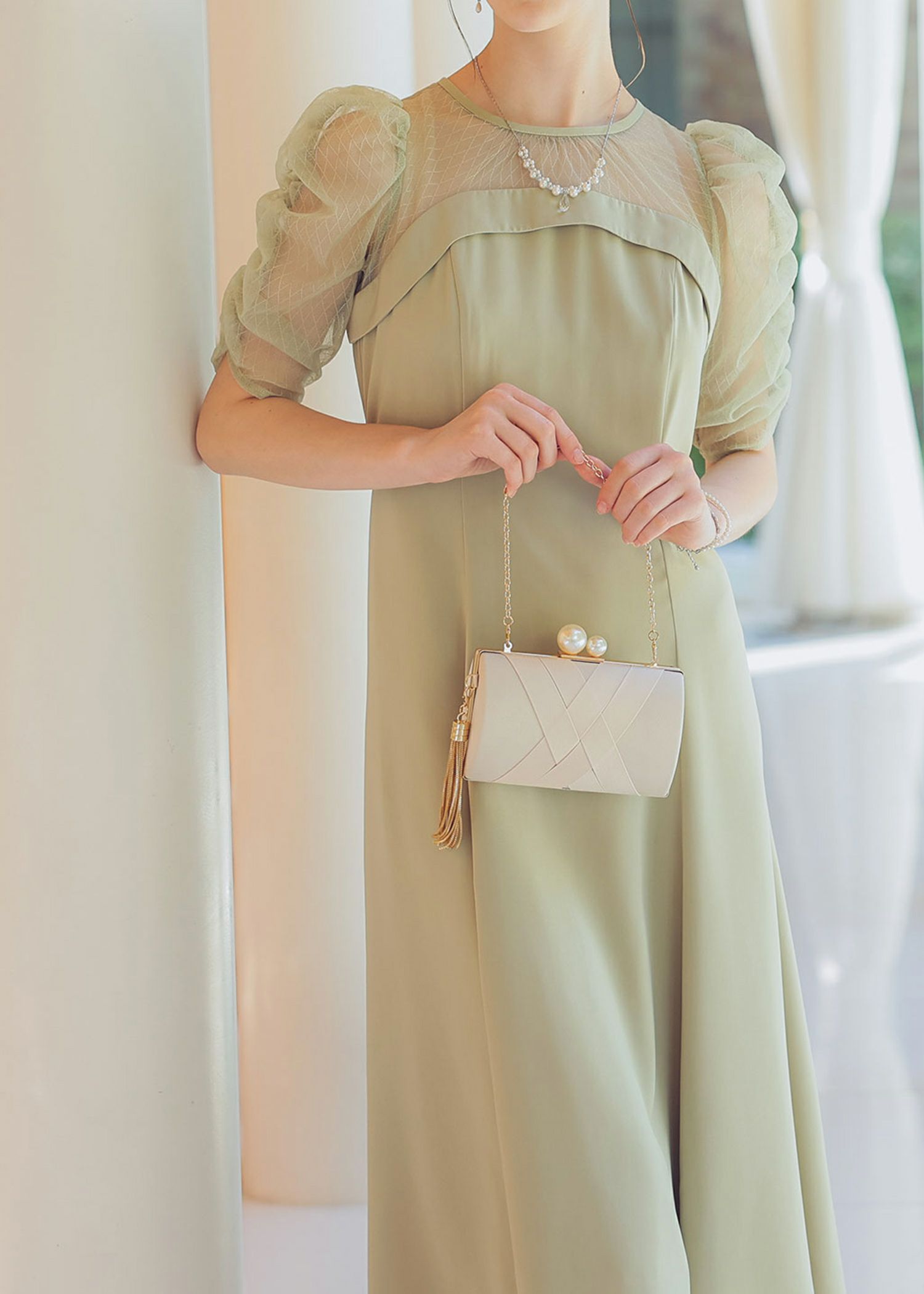 パールラッフルドレス | DorryDoll