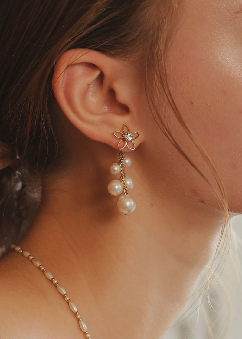 激安大特価！ フラワーモチーフパールピアスのドレス|Dorry LE'RURE / Doll アクセサリー