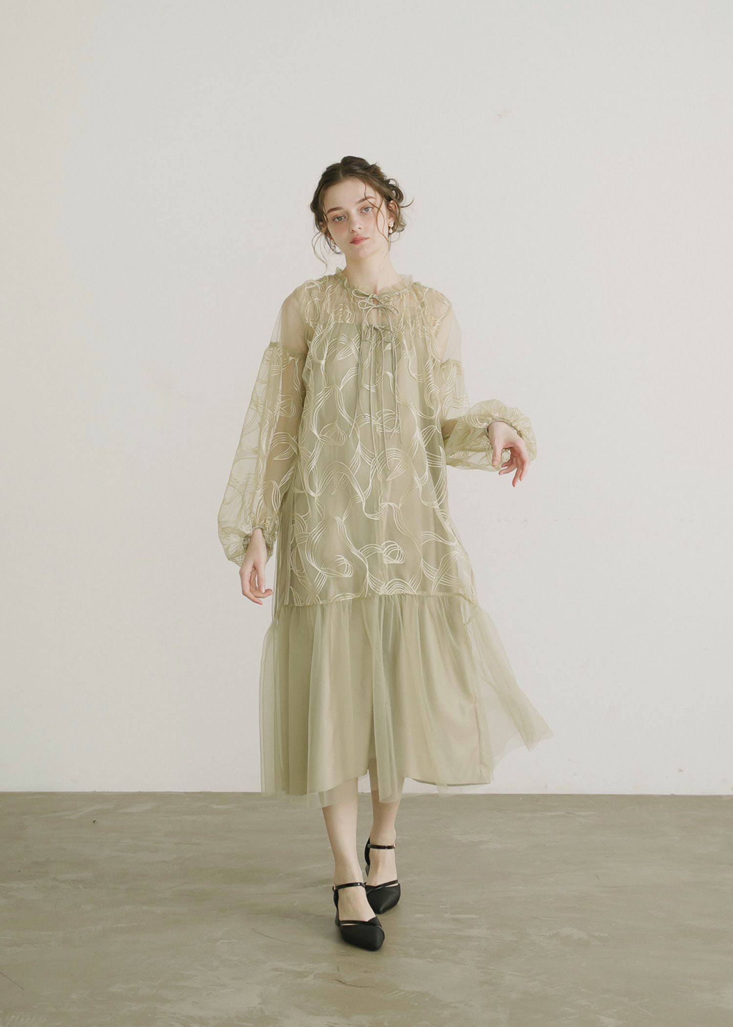 リボンエンブロイダリーレイヤードドレス｜DorryDoll