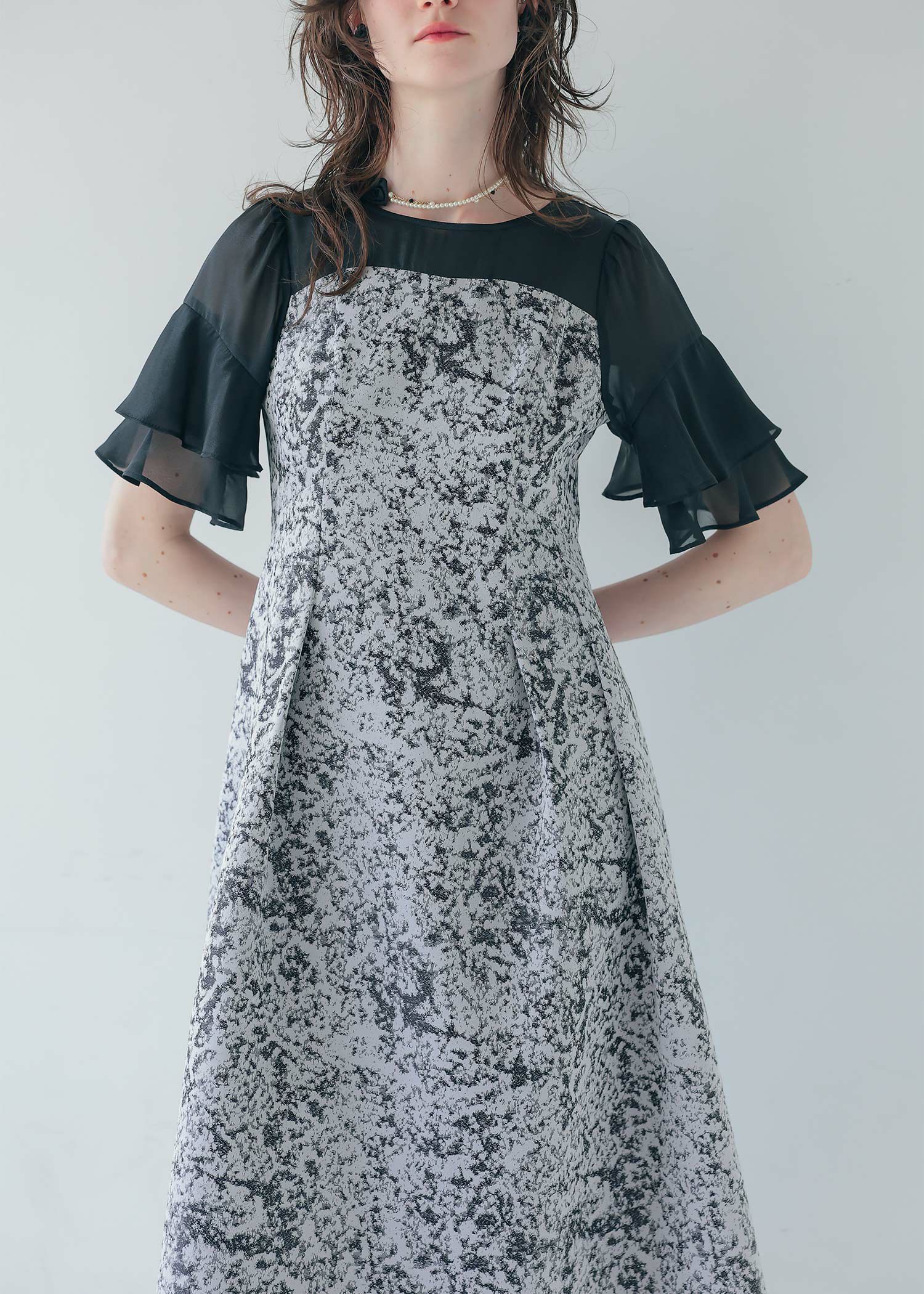 ラッフルスリーブジャガードドレス | DorryDoll